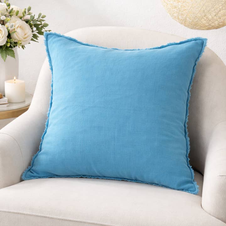Coussin décoratif en lin pur bleu océan à franges, rempli de duvet, 20 pouces pour la vente par Fennco Styles