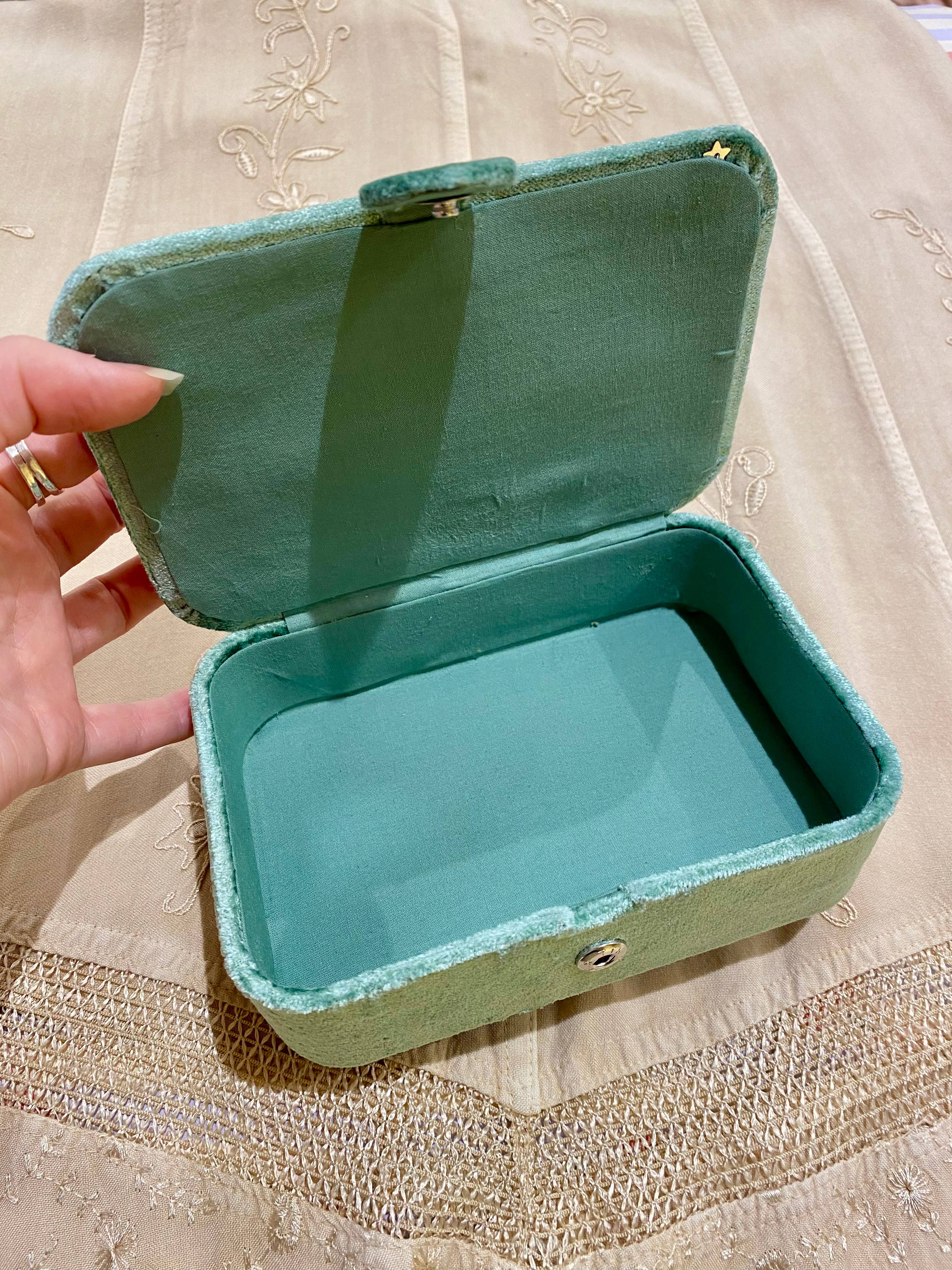 Temple of Treasure – wholesale Smyckeskrin och organisatörer – Sol Måne Ljusblå Sammet smyckeskrin4