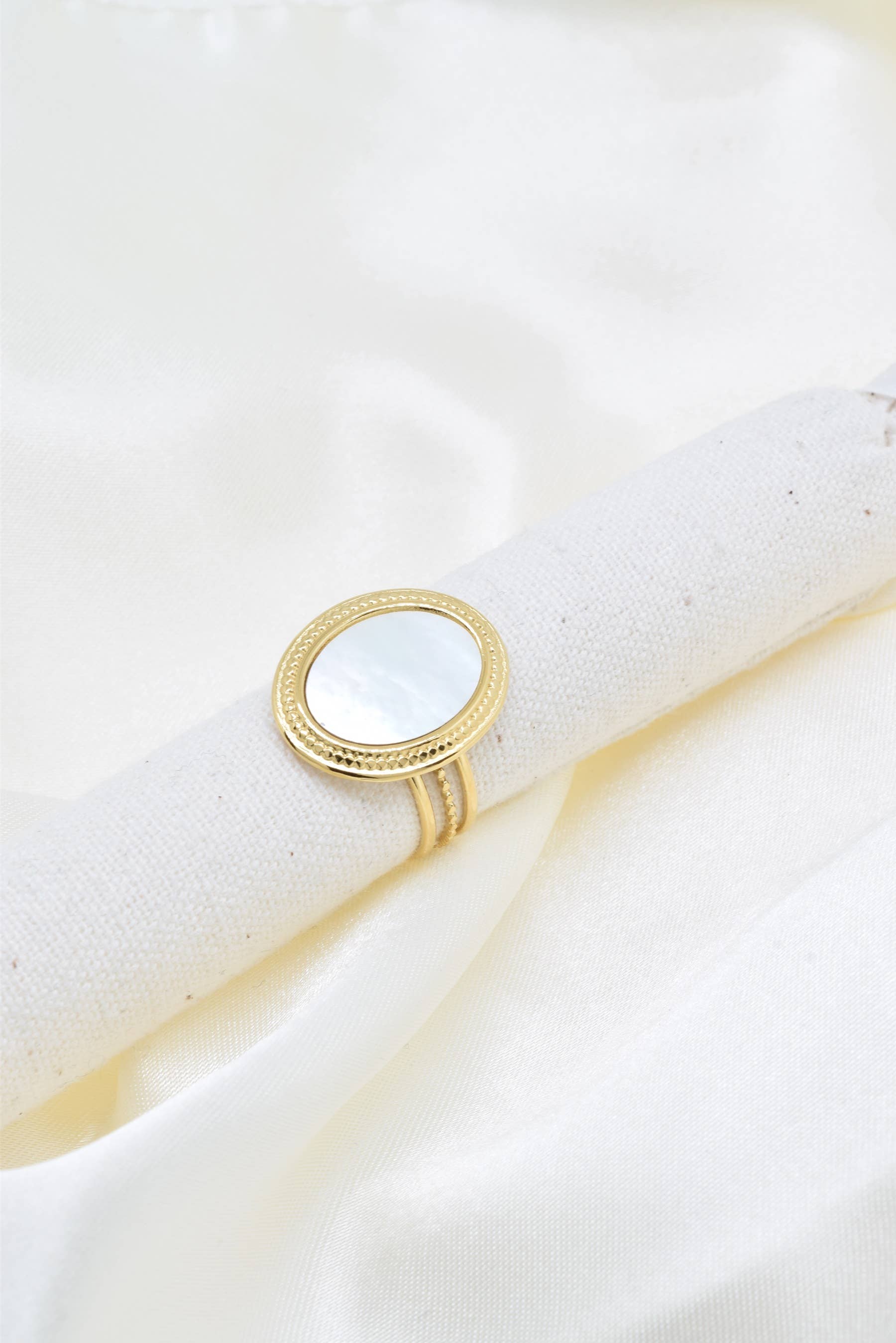 Kapyco - Wholesale Cocktail/Statement Ring - Stainless steel oval mother-of-pearl ring - BG310112OR