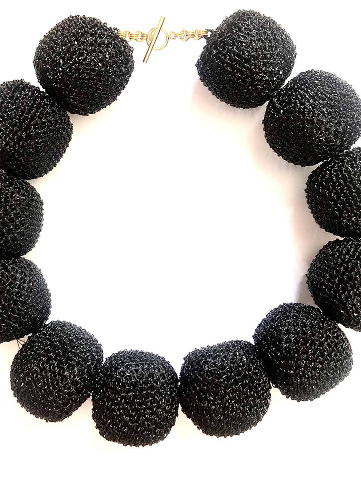 Collana Perle Nere, collezione Venezia per la vendita all'ingrosso da parte di David&Martin Jewellery