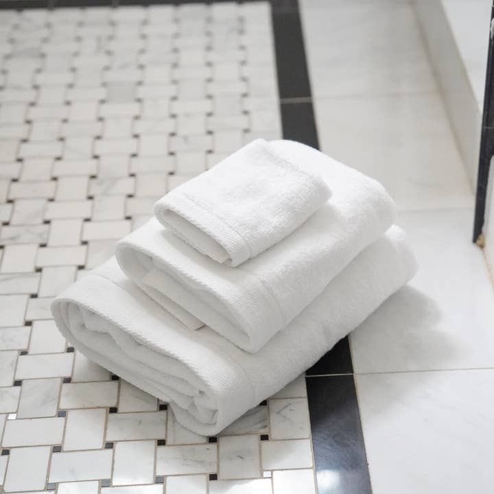 The Pillow Bar - Wholesale Bath Towel - Custom Embroidered 3pc Bath Towel Set