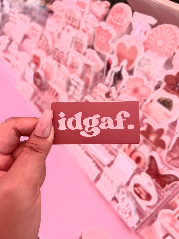 Idgaf I Don't Give A Fuck klistermärke, 3x1.5" för wholesale av LAZYBOYPRINTS
