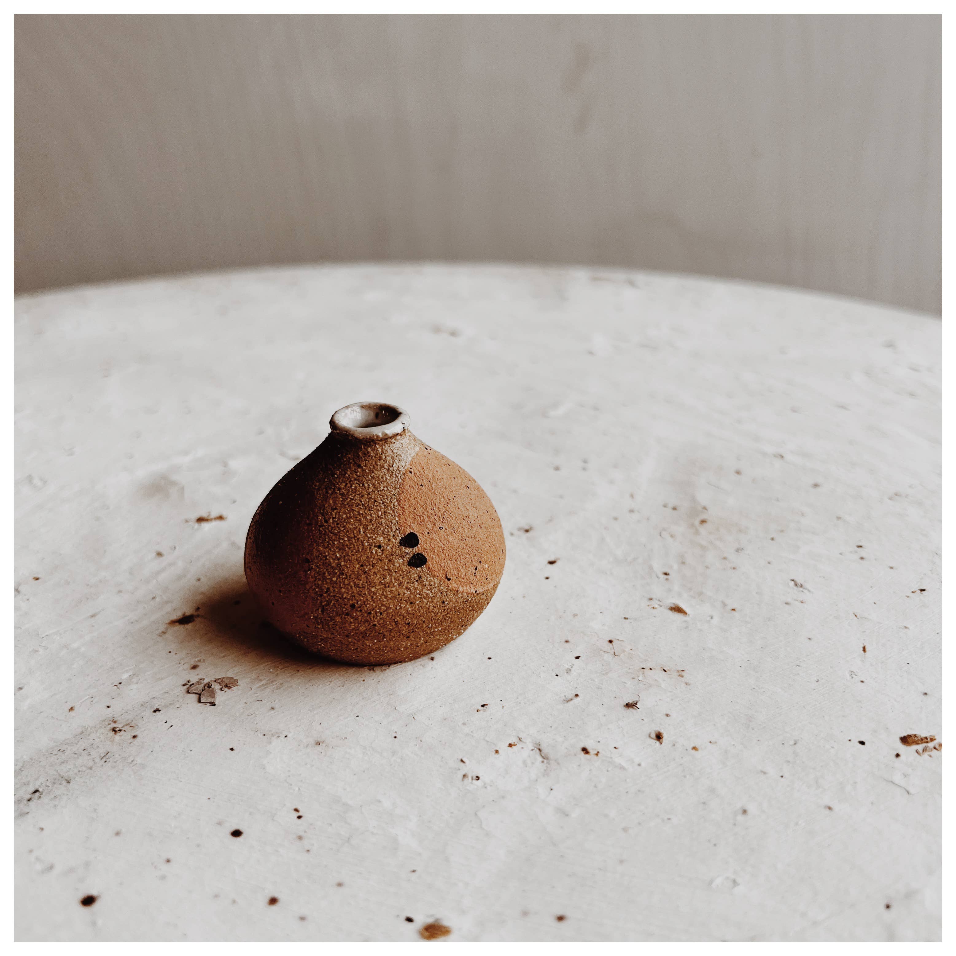 Good Hearted Woman - Wholesale Decorative Tabletop Object - Tiny Vase3