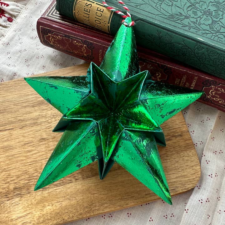 Decorazione natalizia a stella in carta verde metallizzata per la vendita all'ingrosso da parte di Joyful Array