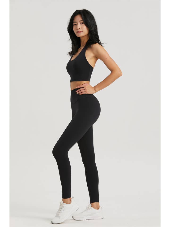 91thelabel – Großhandel Sportbekleidungsset – Damen – Daphne Lycra® Neckholder-Sport-BH & Leggings-Set13