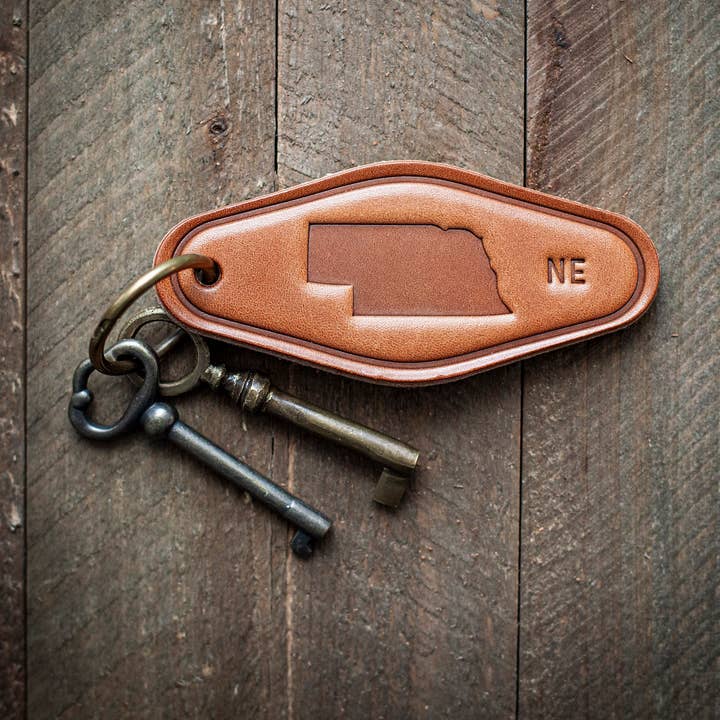 Llavero de Cuero con Silueta del Estado de Nebraska Estilo Motel para venta al por mayor de Sugarhouse Leather