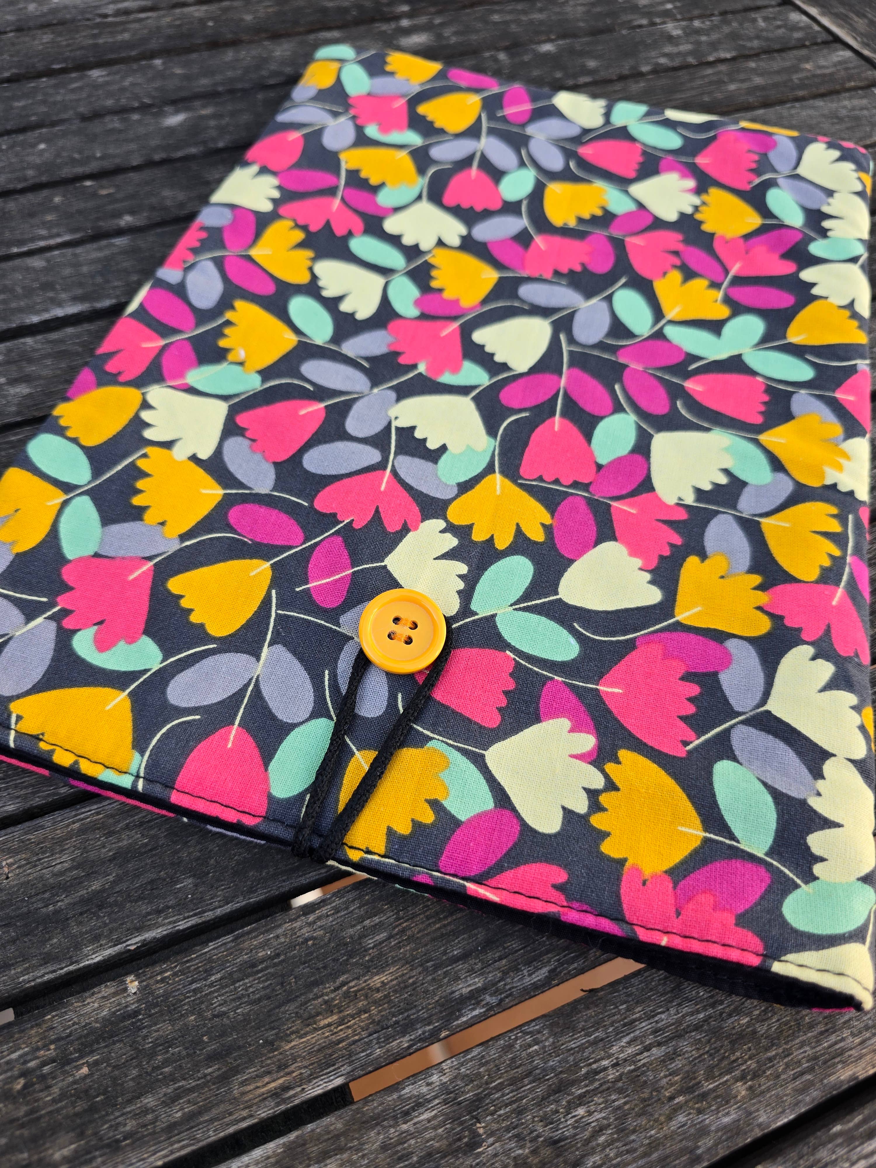 laubelgo - Wholesale Book Cover - Padded book cover with bright colored flowers2