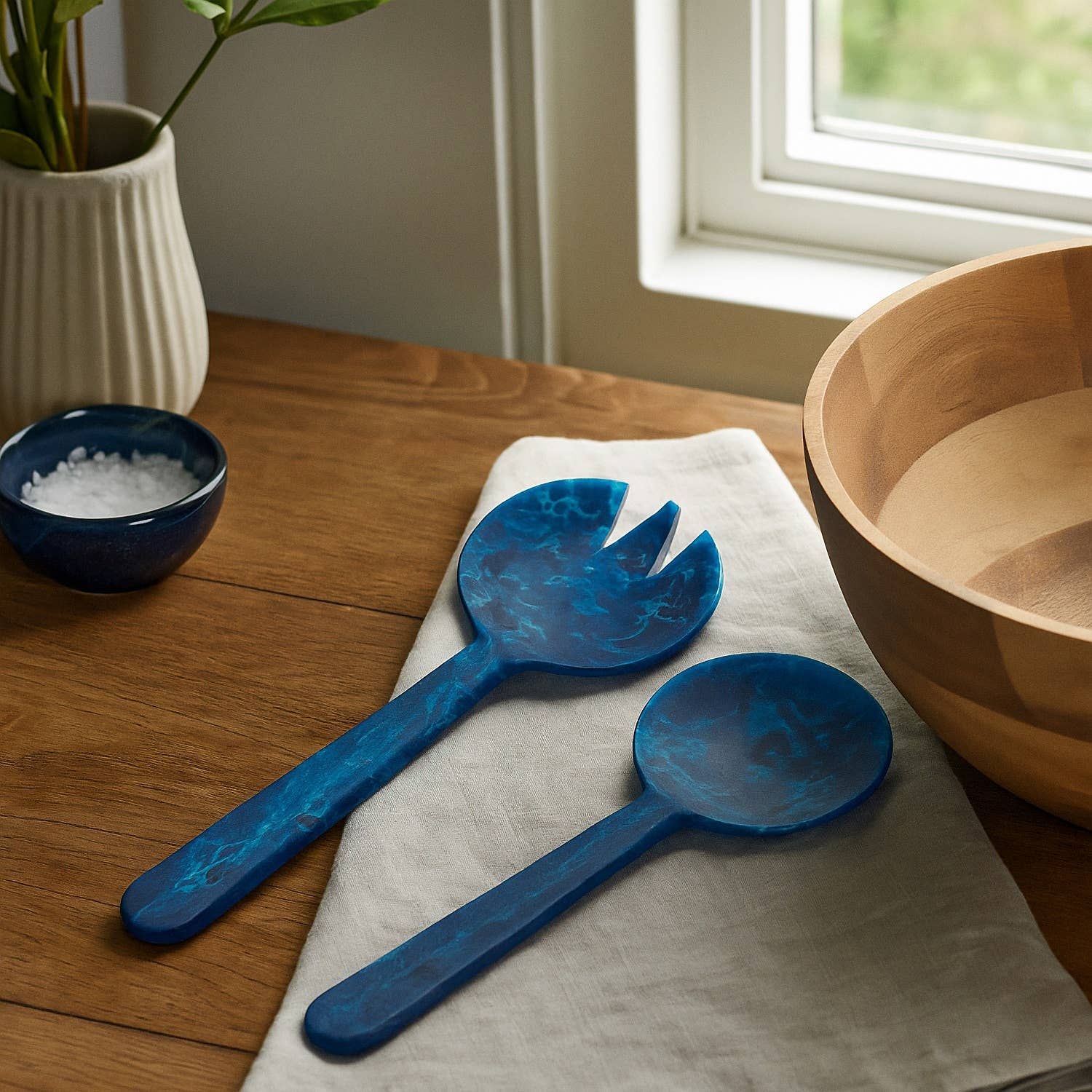 Salad Servers Set of 2 Blue Resin Dia 11" for wholesale on Faire3