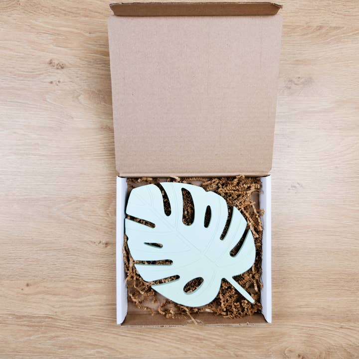 Three Springs Candle Co. – wholesale Jewellery dish – Monstera leaf Jewelry & Trinket tray | Trivet - Mint11