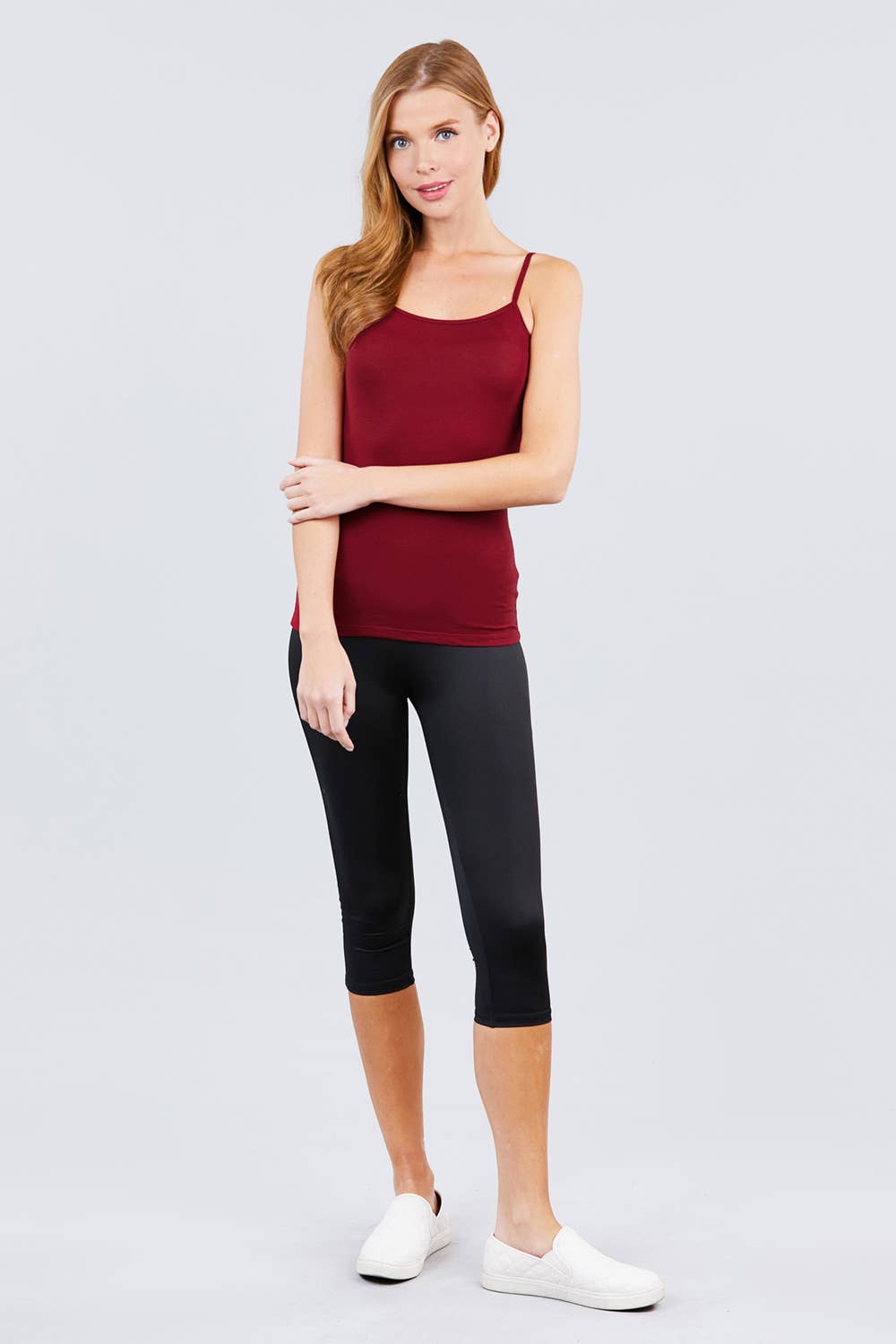 Active Basic | Active USA - Wholesale Camisole - Dames - Eenvoudig verstelbare cropped cami met spaghettibandjes en plankbeha21