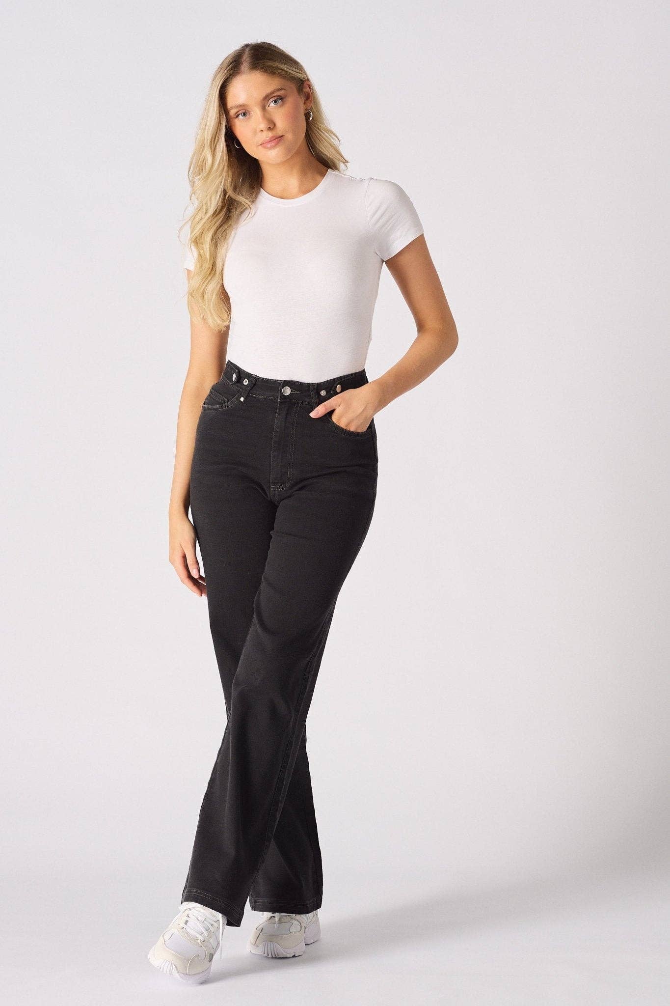 JMOJO UK Limited - Vendita all'ingrosso Jeans - Donna - Jeans a gamba larga scolpiti a vita alta ELYSI - Lavaggio nero4