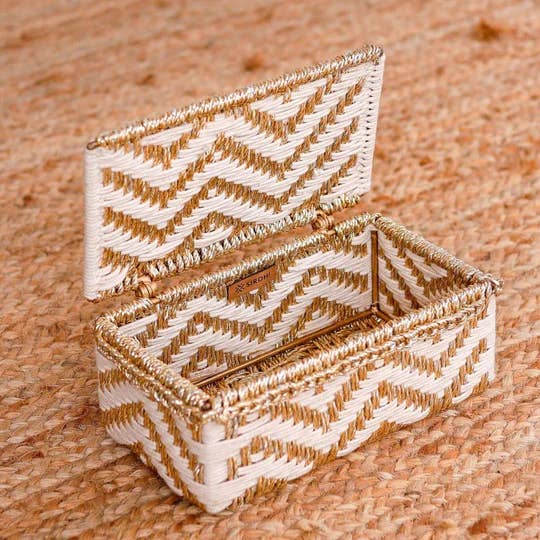 Boîte Heera blanche et dorée pour la vente par Sirohi