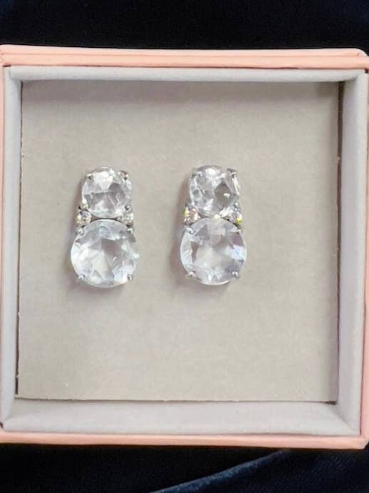 Vit kristall örhängen i sterling silver för wholesale av Kinnari Design Studio