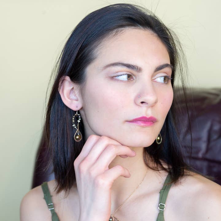 Boucles d'oreilles perle d'olivier E83532 pour la vente par Art by any Means Jewelry