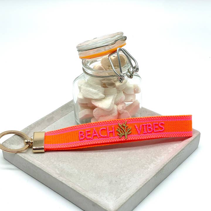 BEACH VIBES nøglering vævet broderet for engroshandel hos Parsley & Pepper