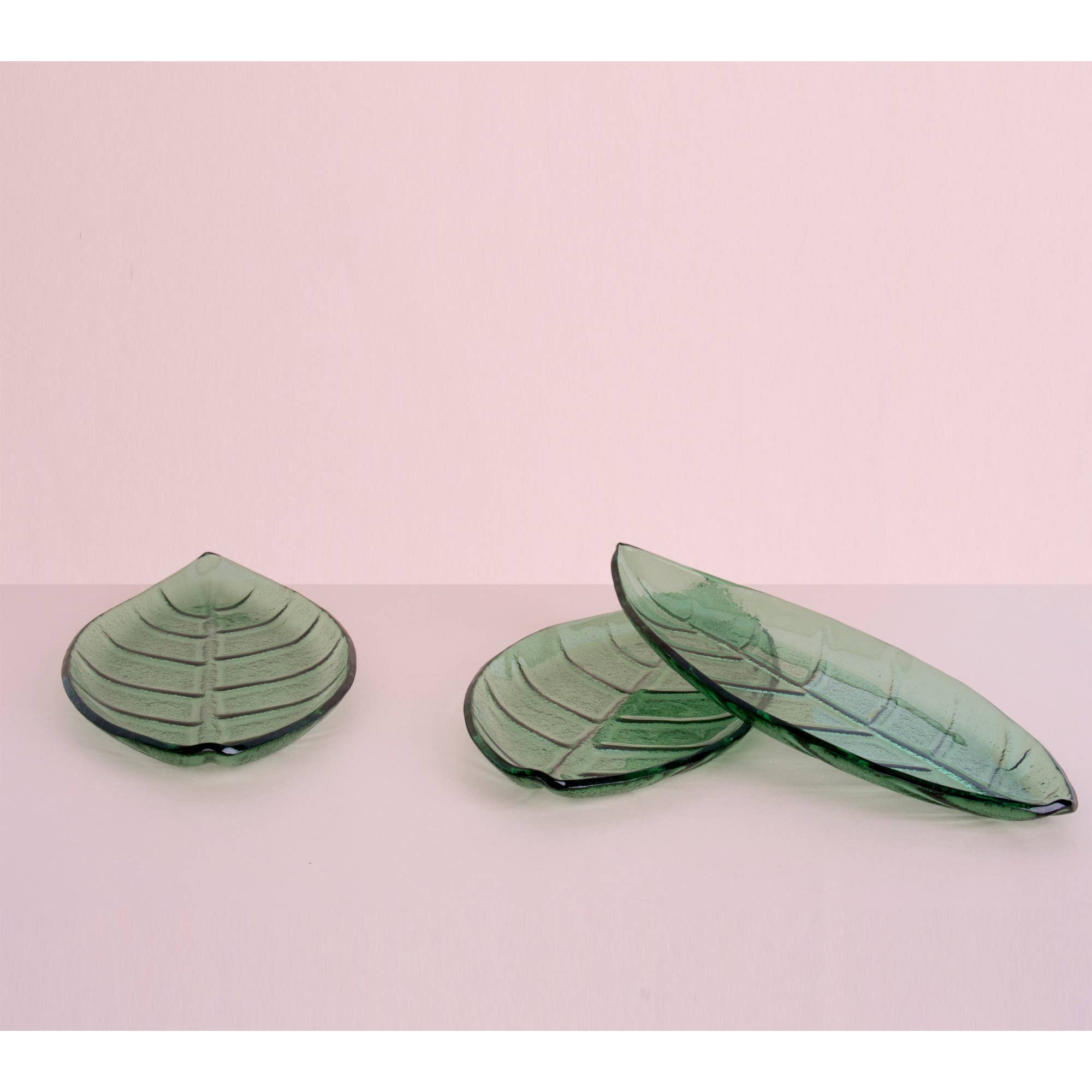 Helio Ferretti - Vente Assiettes/plats/bols de décoration - Lot de 3 assiettes apéritives en forme de feuille Helio Ferretti1