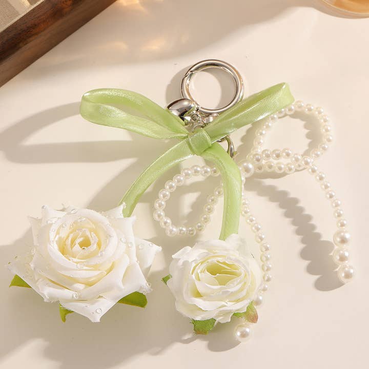 Ornements - Porte-clés ruban fleur perle en forme de rose pour la vente par Eagle Crest Industries Inc.