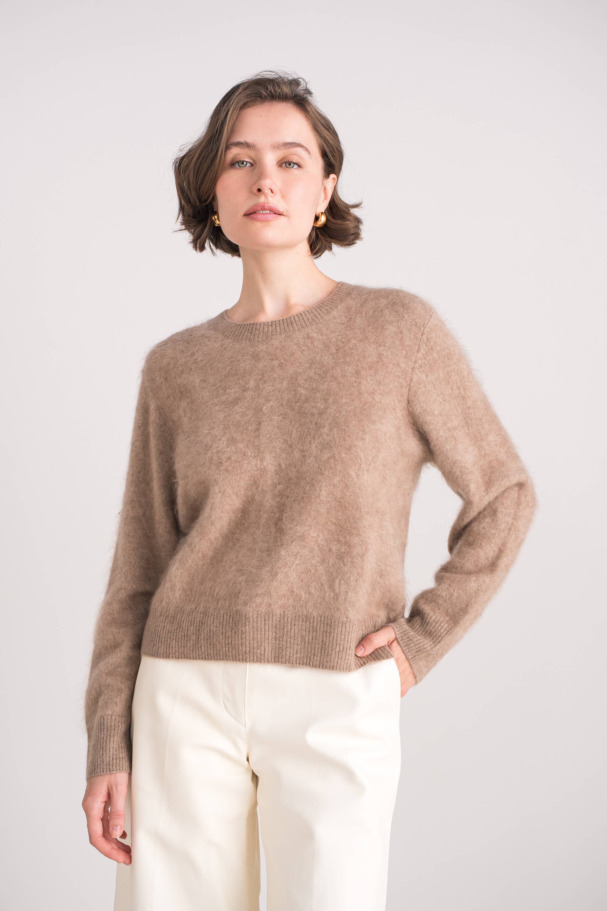 jw.atelier – wholesale Knitted jumper – Women′s – 100% brushed cashmere crew neck sweater4