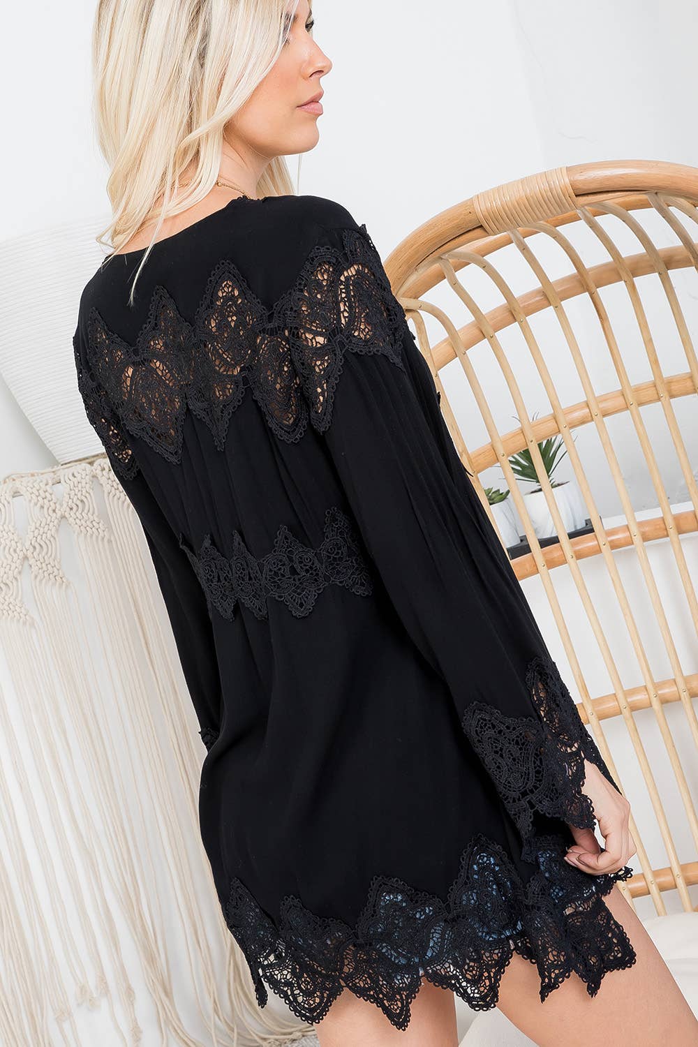 Sweet Lovely by Jen – Engroshandel Bluse - Dame – Bluse med hæklede blonder og klokkeærmer21