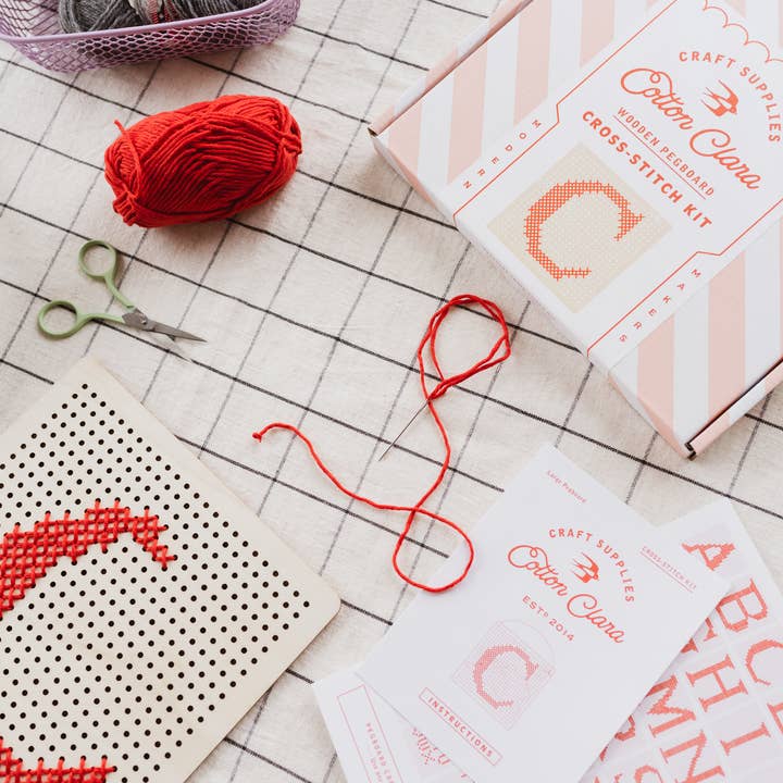 Cotton Clara Craft Kits & Supplies - Vendita all'ingrosso Kit per lavoretti fai da te - Kit Ricamo Semplice Pegboard - Senape. Idea Regalo per Neonato5