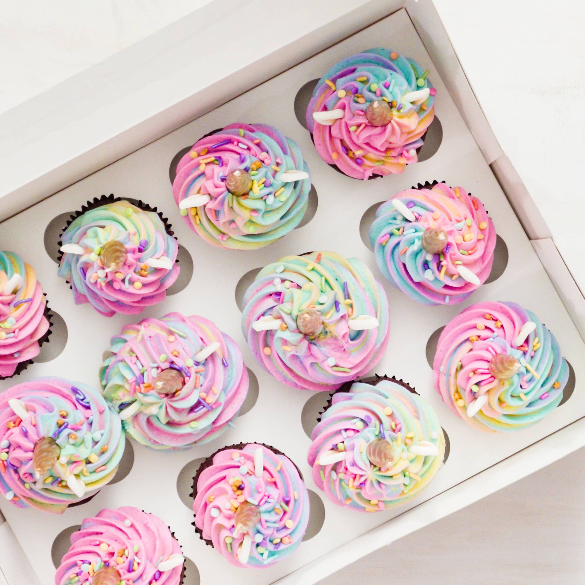 Cupcake Carrier 25 Pack with 12-Cupcake Insert Tray - White for wholesale on Faire5