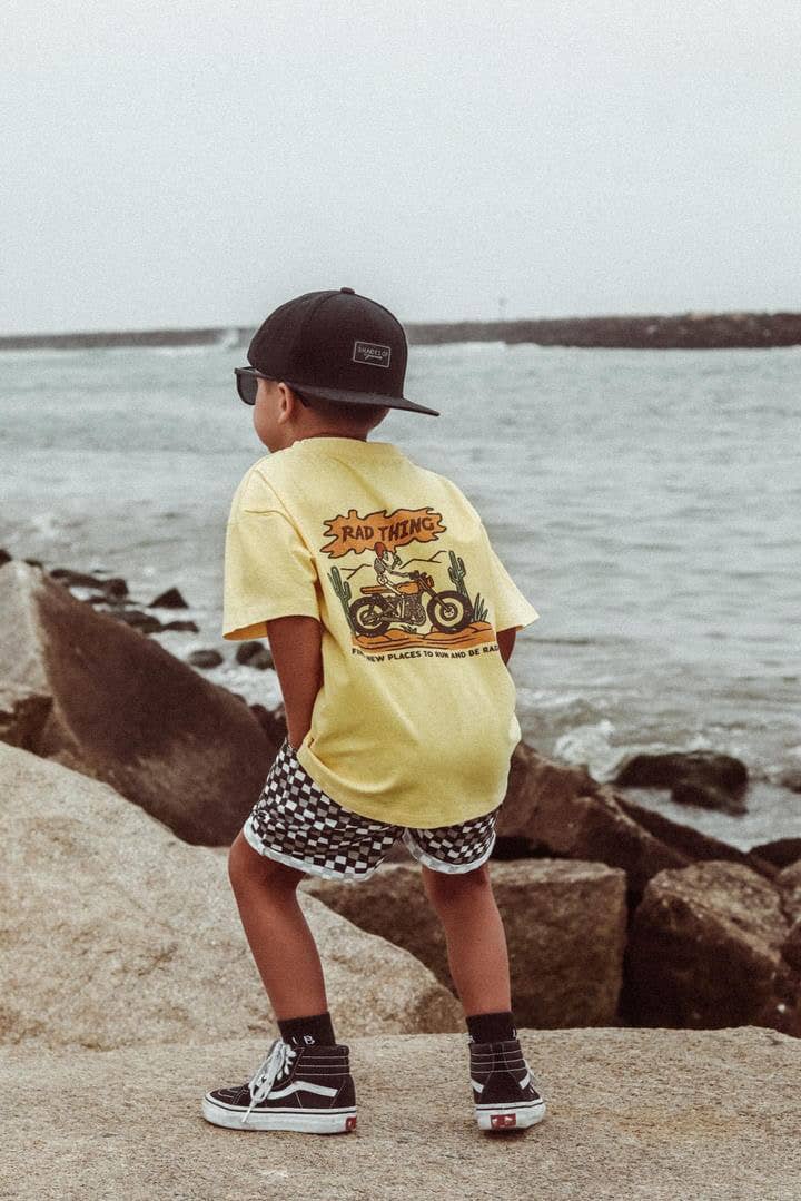 Little Rad Things - Vente T-shirt sérigraphié – enfant - Vêtements garçons Where The Rad Things Are jaune - Fabriqué aux USA3