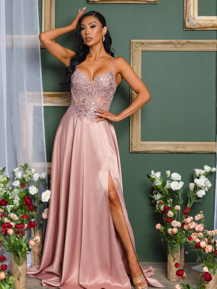 7542-LUX A LINEA ABITO LUNGO RICAMATO CON PERLINE per la vendita all'ingrosso da parte di RICARICA INC.