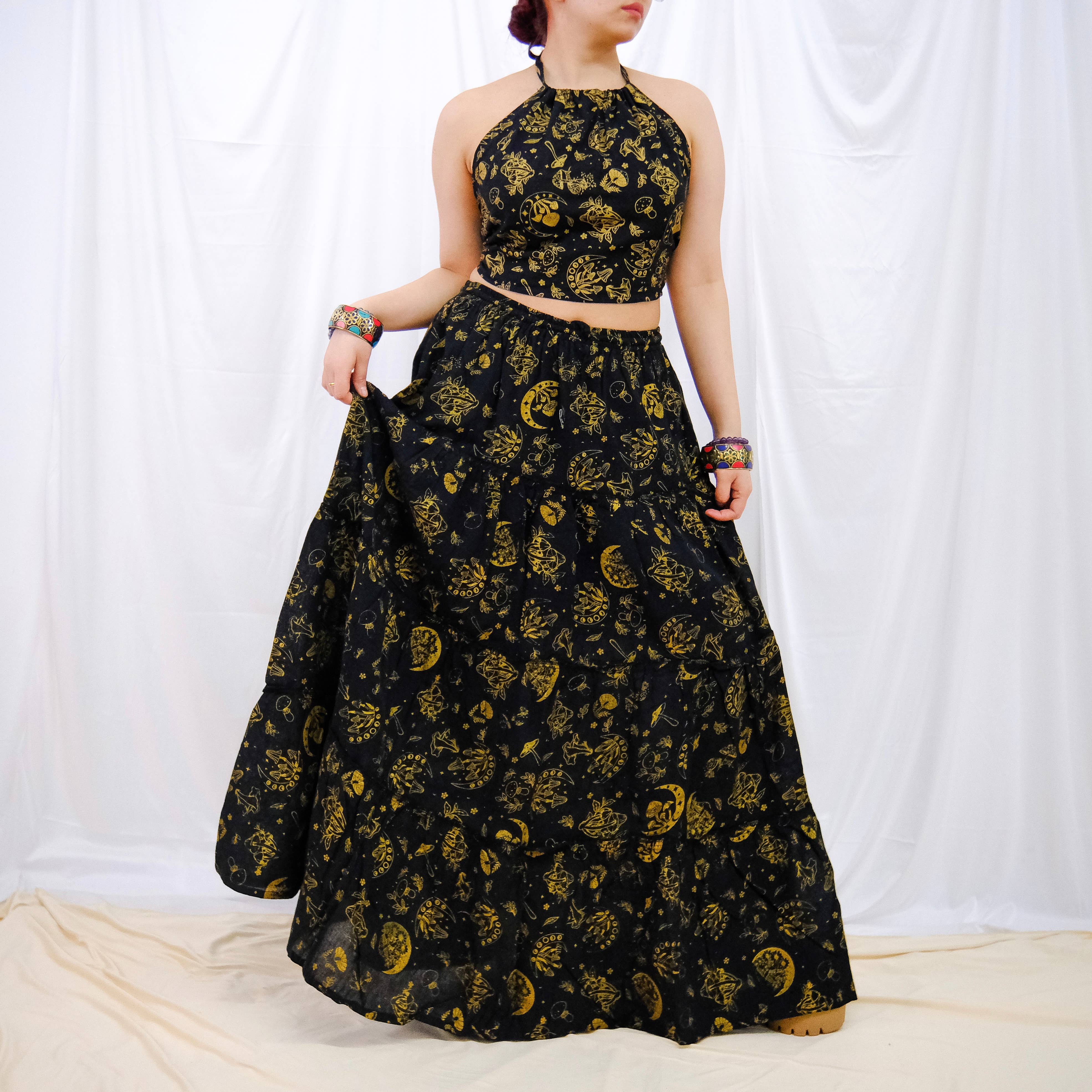 Karma Nepal Crafts – Conjunto de top e saia - Mulher por atacado – Saia longa rodada em algodão com babados, bolsos e top halter0