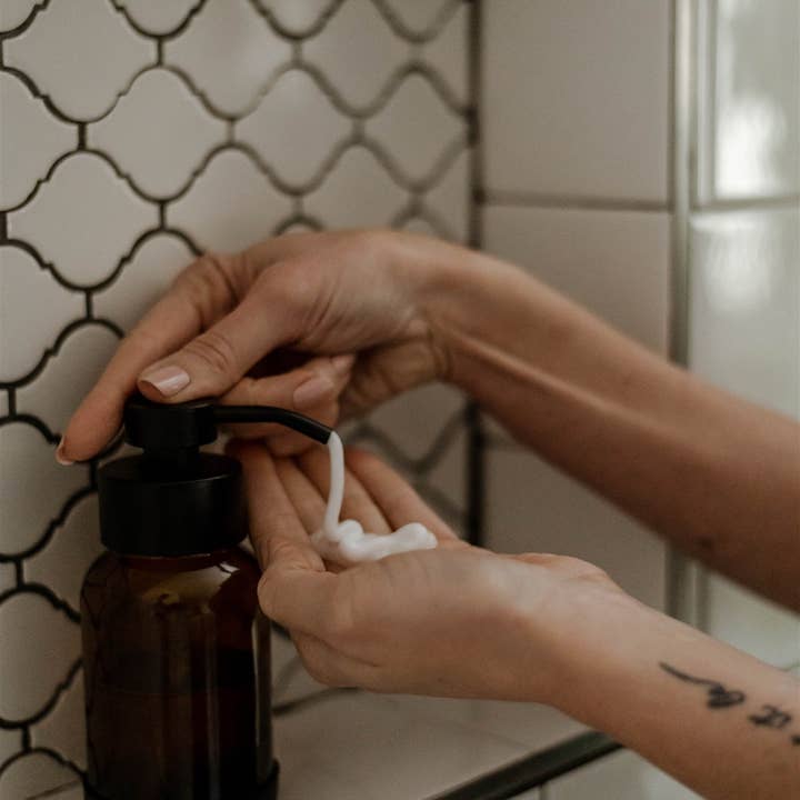 Me Mother Earth - Wholesale Soap Dispenser - Amber Foaming Soap Dispenser1