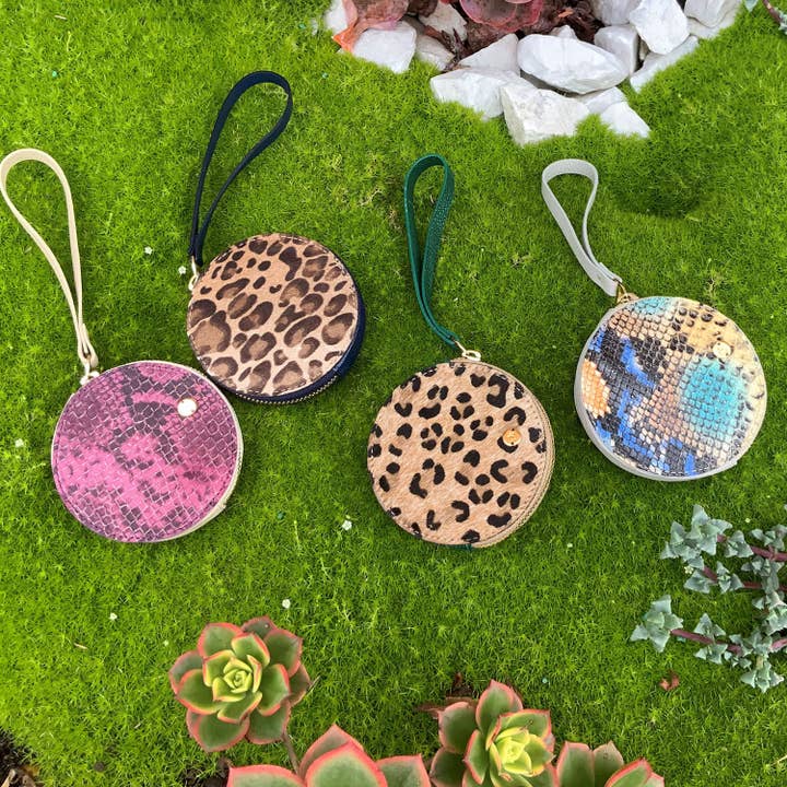 AirPods/Porte-monnaie pour la vente par Liliana Pardo Atelier