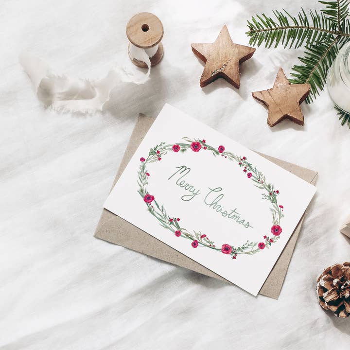 Carte de Noël Merry Christmas, couronne de fleurs rouge/classe pour la vente par Fox & Crow Paper co.