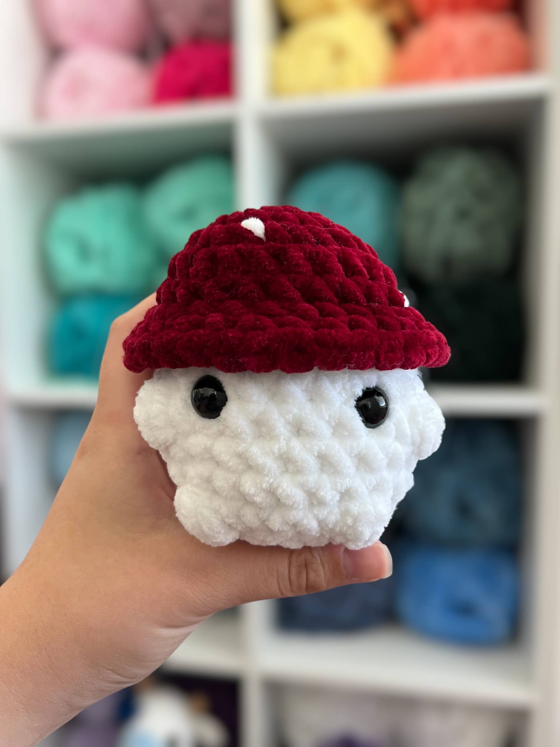 The Yarn Barn NC - Venta al por mayor Peluche - Niños y bebés - Hongo de Ganchillo Hecho a Mano - Peluche Inspirado en la Naturaleza4