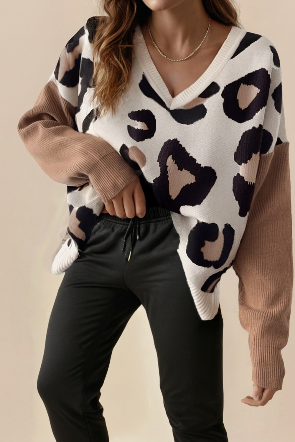 Multicolore Pull à col en V avec manches patchwork à imprimé léopard et blocs de couleur en vente sur Faire1