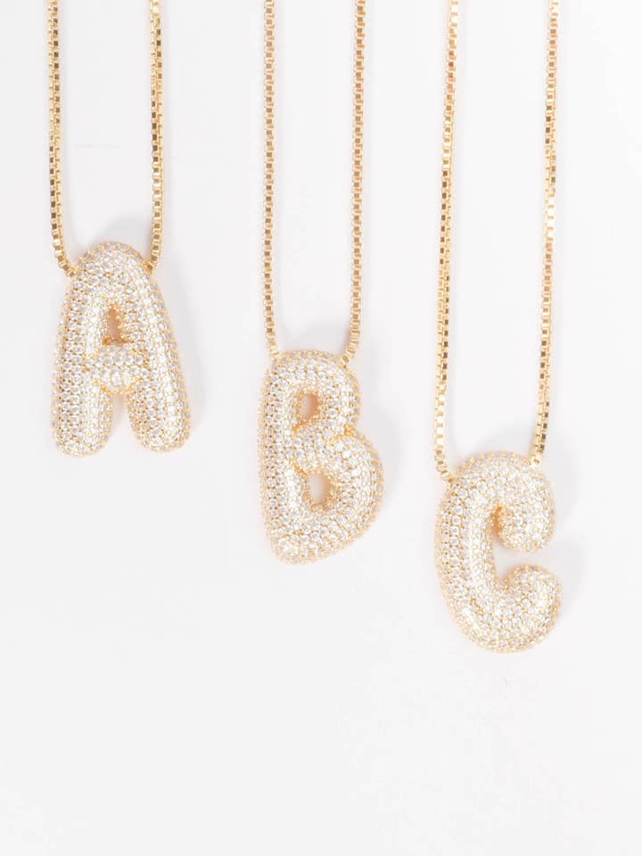 Pendentif Initial Rima Pavé-Set pour la vente par Belinda Jewelz