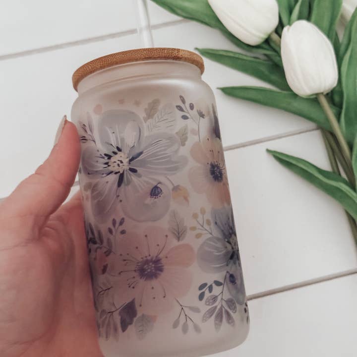 Emma K Designs - Wholesale Drinking Glass/Cup - Spring Floral 16oz Glass Cup with Bamboo LidÂ