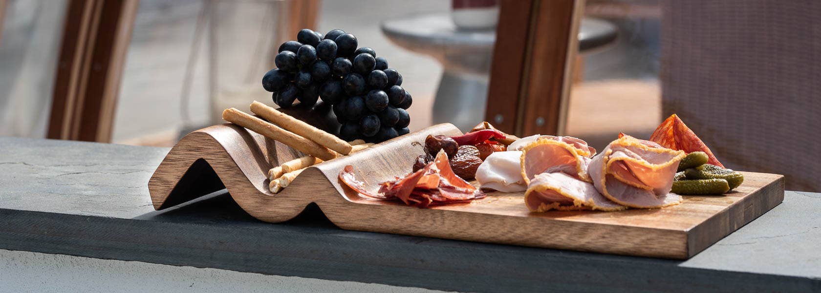 Bespoke & Oak Co. - Venta al por mayor Tablas de quesos - Tabla grande para quesos con diseño de onda - Tabla para charcutería3