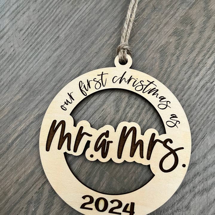 O Nosso Primeiro Natal como Ornamento Mr & Mrs. por atacado de Jolly Good Designs