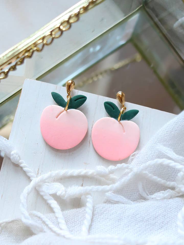 Süße Pfirsich-Ohrringe für den Großhandel von Petal & Posy