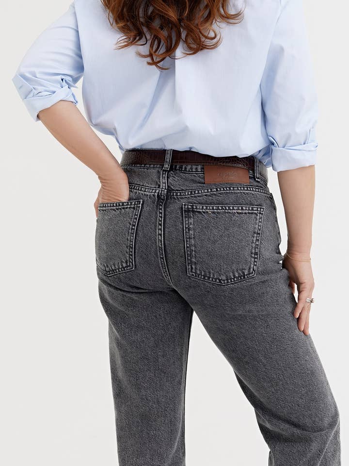 CAPSULE by Agnė Gilytė - Wholesale Jeans - Women's - Jeans 'LA PARISIENNE' | flattering slim fit gray5