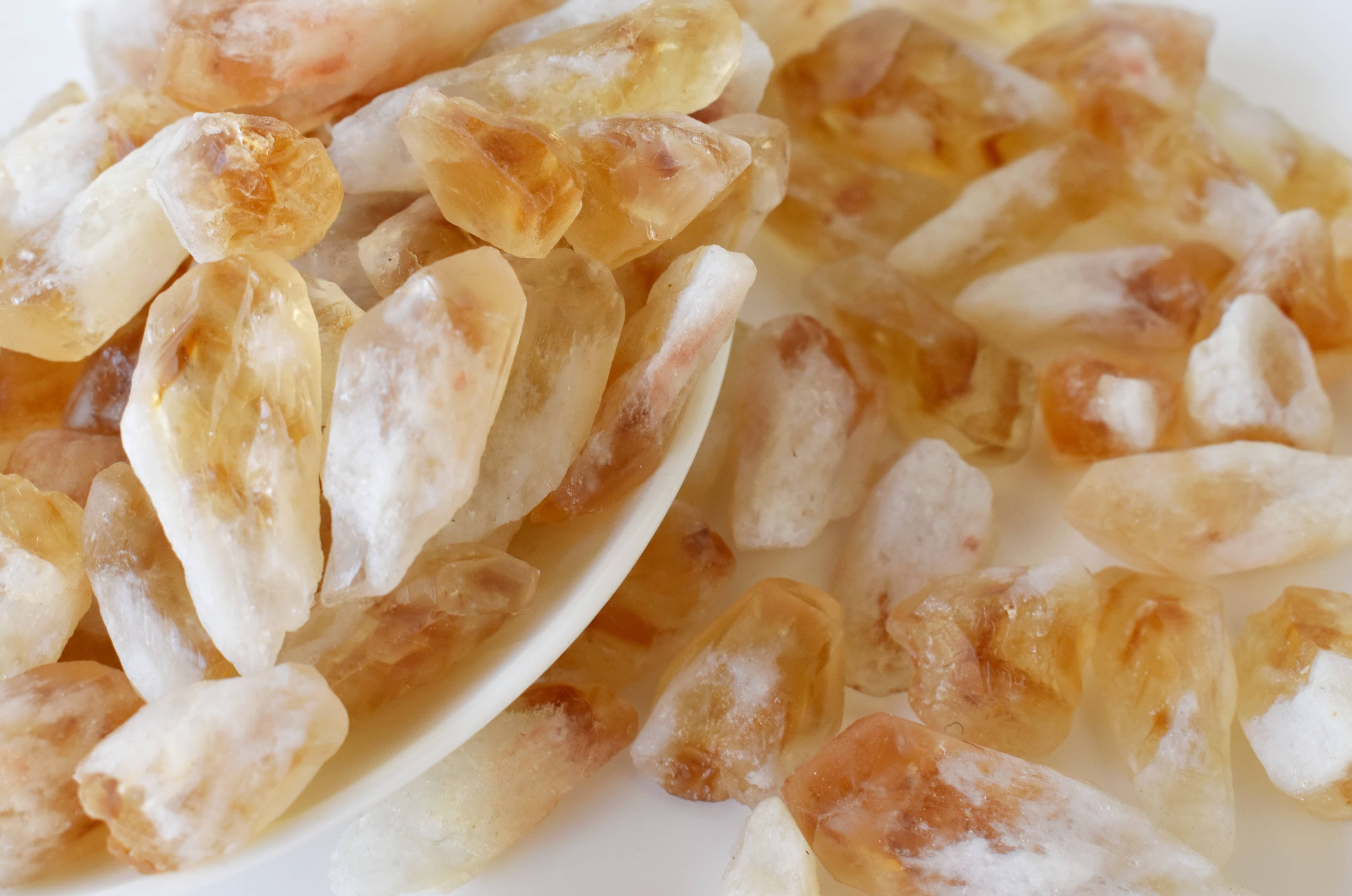 Soothing Crystals – Engroshandel Spirituelle sten og krystaller – Naturlig Citrinpunkt | Rå Citrin | Spirituel & Dekorativ Brug2