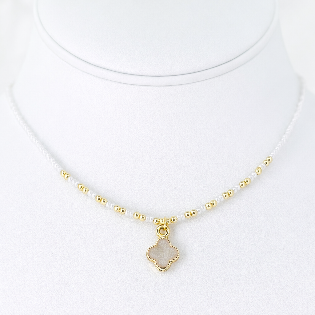 Loli - Venta al por mayor Collares con colgantes/abalorios - Collar con colgante de trébol con cuentas – Amuleto de la suerte, elegante2