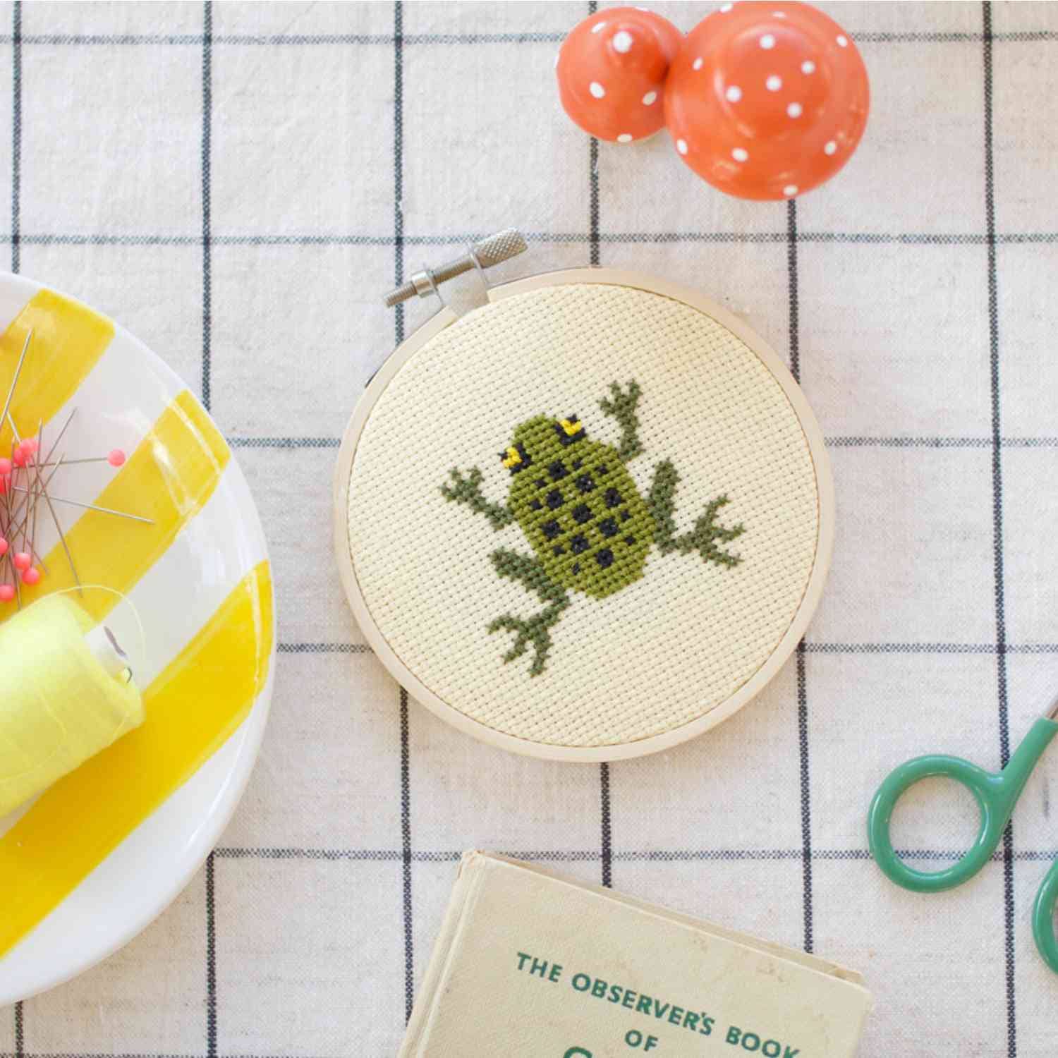 Cotton Clara Craft Kits & Supplies - Wholesale Embroidery/Cross Stitch Supplies - Frog Cross Stitch Kit3