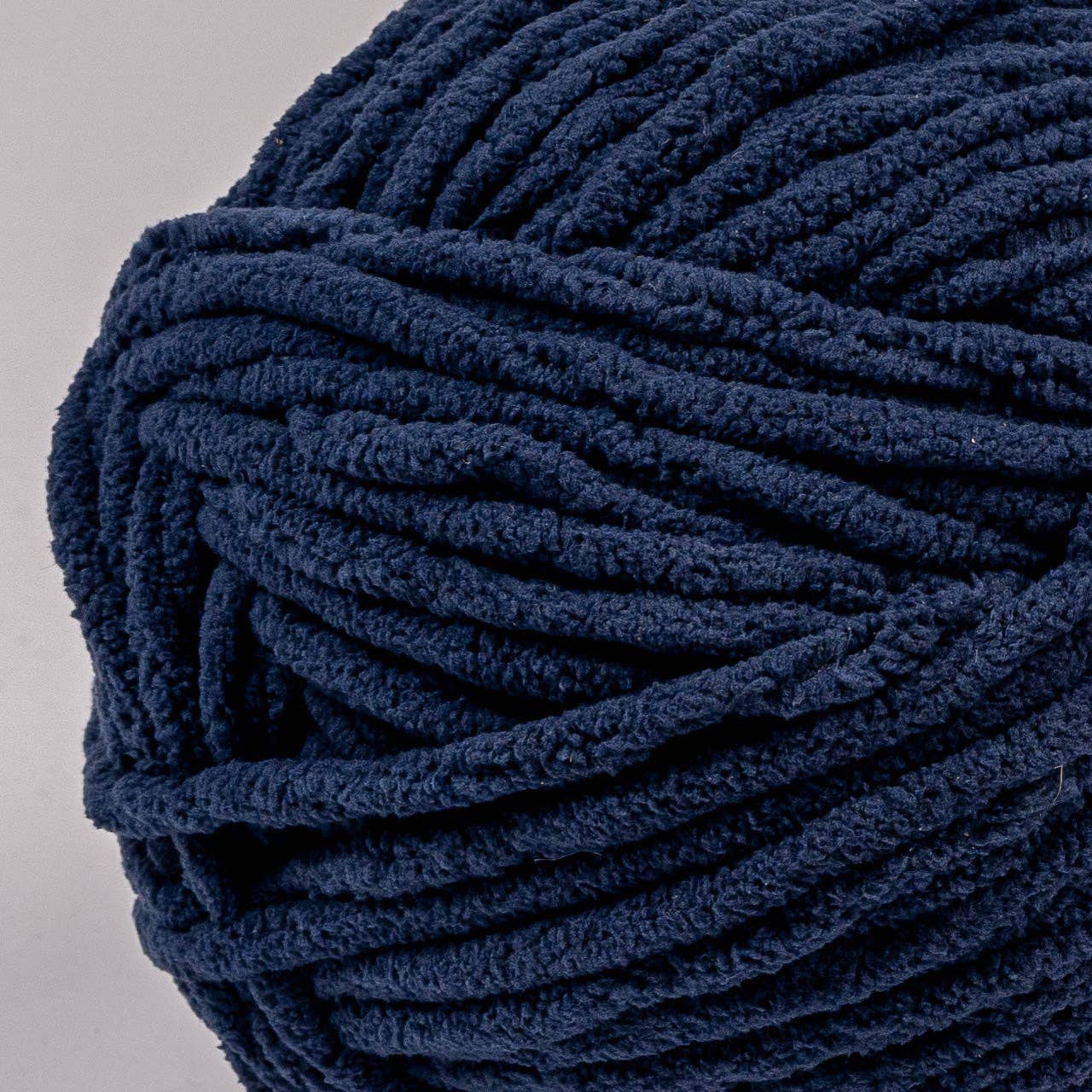 Crafted by Catherine - Wholesale Yarn - Blanket Yarn | 10.5oz/300g | Super Bulky #6 | Pack of 426