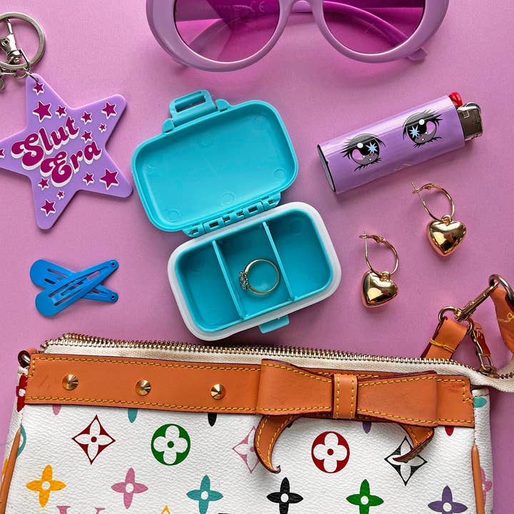 A Shop of Things - Venta al por mayor Pastillero - Estuche para pastillas 'Lactose Intolerant Girlie'3