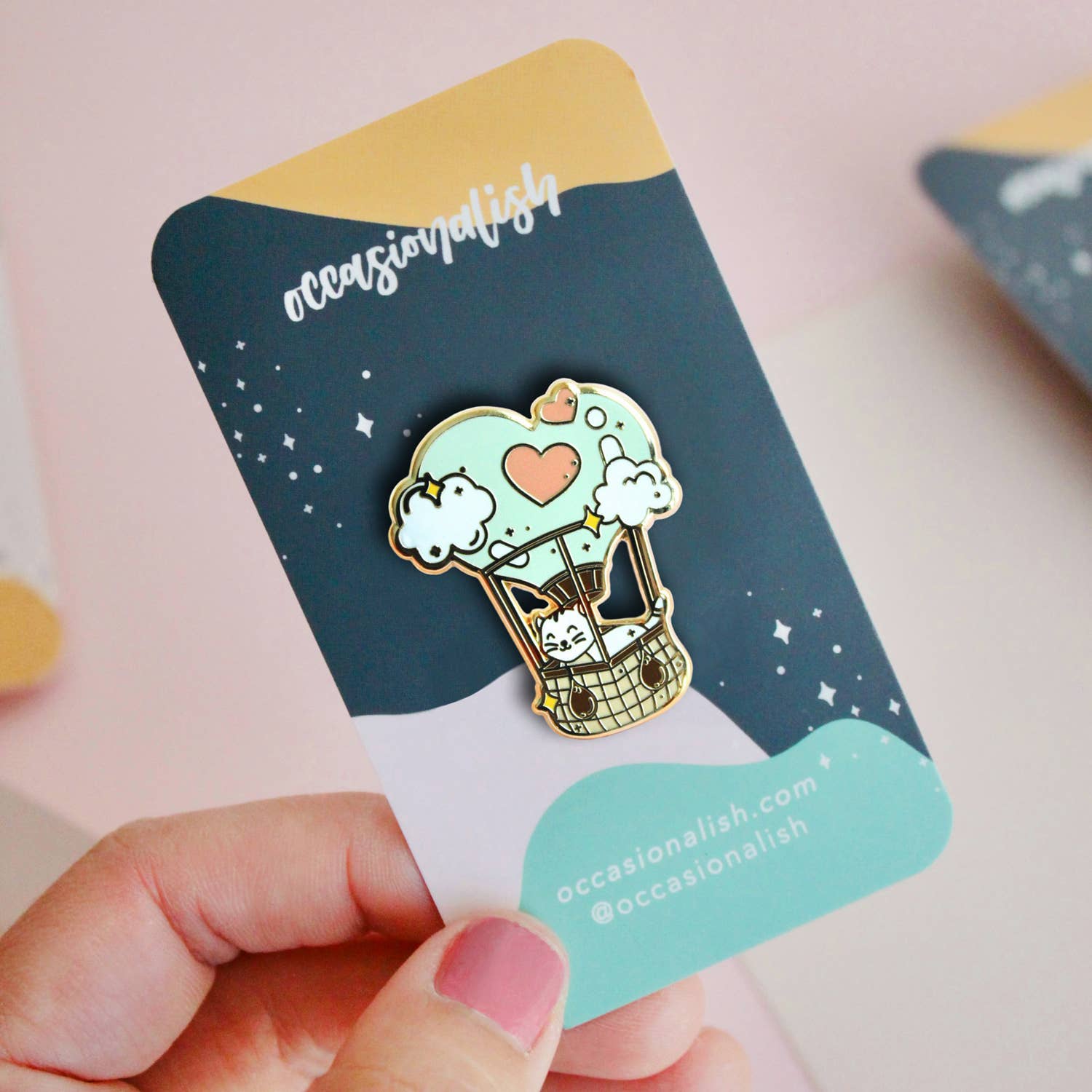 Occasionalish – Großhandel Anstecker/Button – Feuerballon-Emaille-Pin1