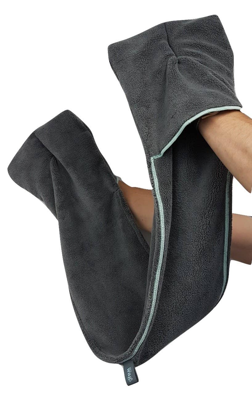 Henry Wag – wholesale Pet towel –Dog – Henry Wag Glove Dog Drying towel 100 X 22CM3