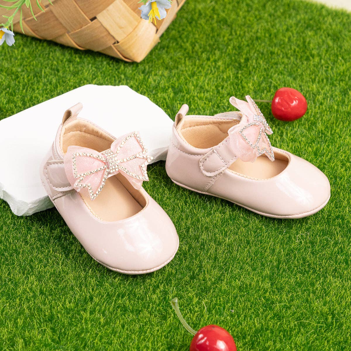 Kids Charm Online - Vente Chaussures de berceau – bébé - Chaussures pour bébé avec nœud avant et strass. (Rose) CG53661