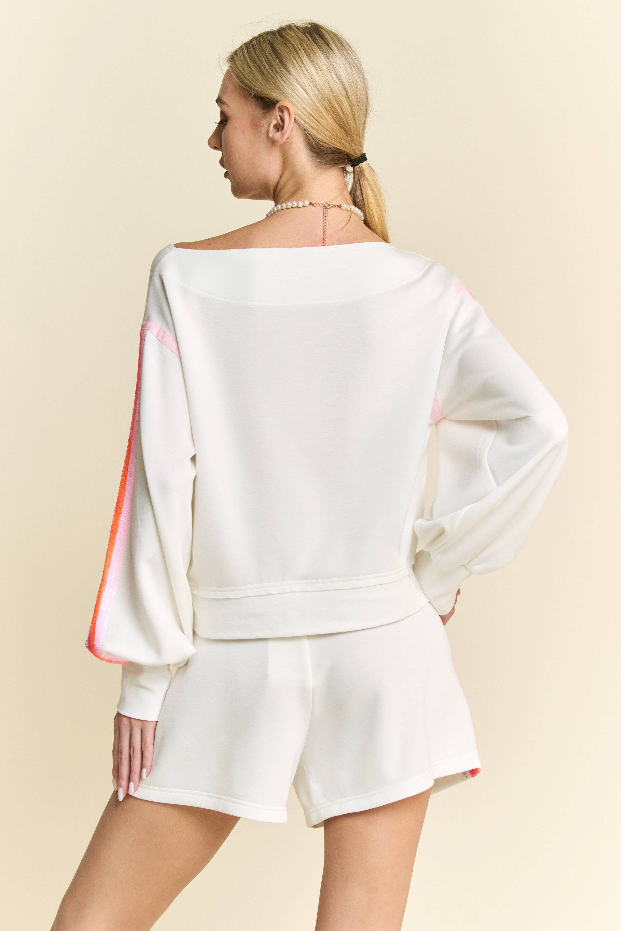 Davi & Dani - Vente Ensemble haut et pantalon (PAS d'intérieur) - Femme - ENSEMBLE HAUT À MANCHES LONGUES À RAYURES PAILLETÉES ET SHORT7