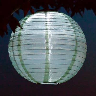 Lanterna solare Soji Festival Globe 12" - Verde salvia per la vendita all'ingrosso da parte di Allsop Home & Garden