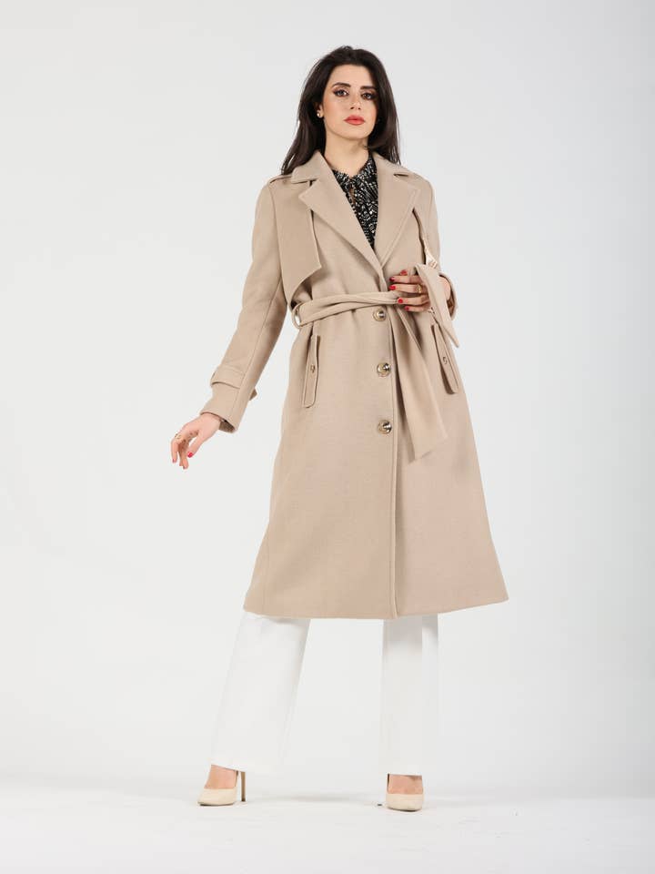 CAPPOTTO IN LANA PETTO E BAVERO C/ALETTE SU SPALLE per la vendita all'ingrosso da parte di Oltretempo